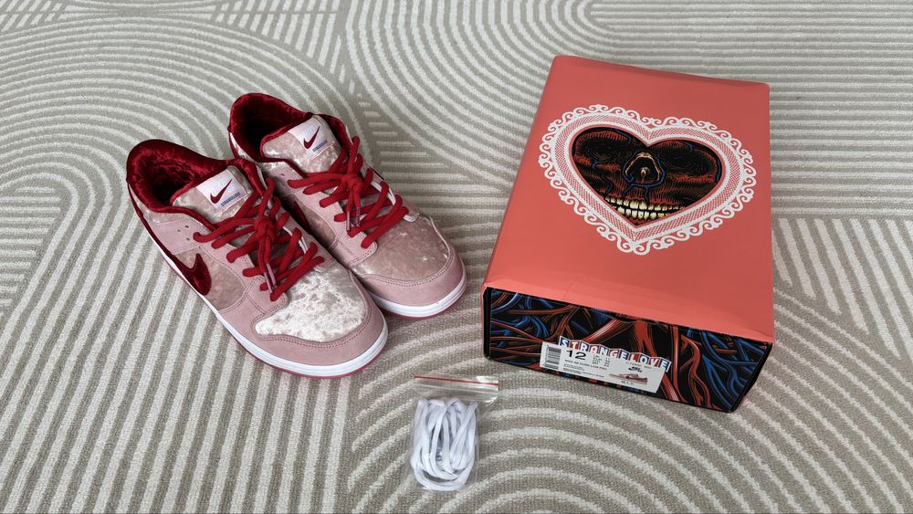 Кроссовки Nike Dunk Low SB x Strangelove