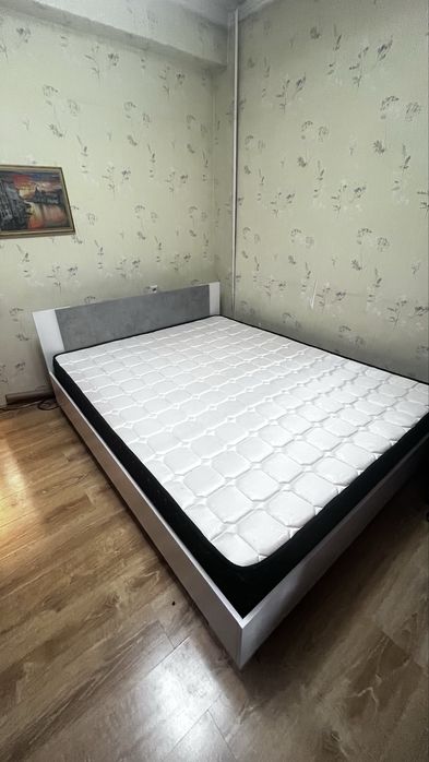 Кровать с матрасом новые