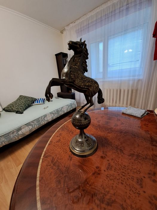 Статуэтка лошади из стали