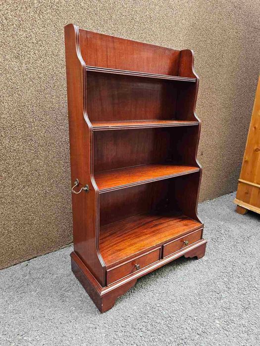 Библиотека с чекмедже и обков от месинг