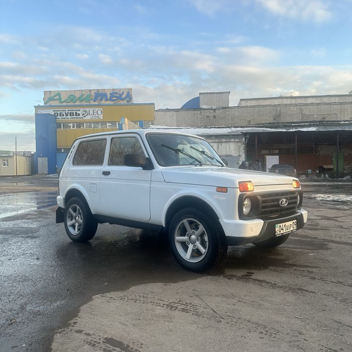Продаю автомобиль Нива