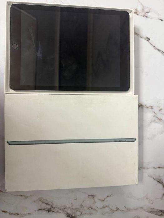 Ipad srochno sotiladi