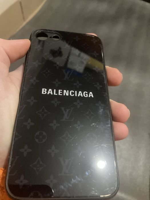 Vand Husa Balenciaga Louis Vuitton