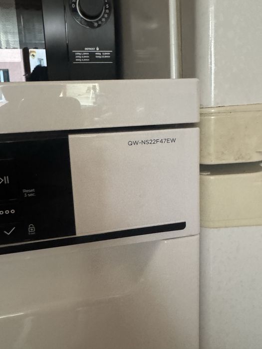 Продавам съдомиялна Sharp QW-NS22F47EW за ремонт