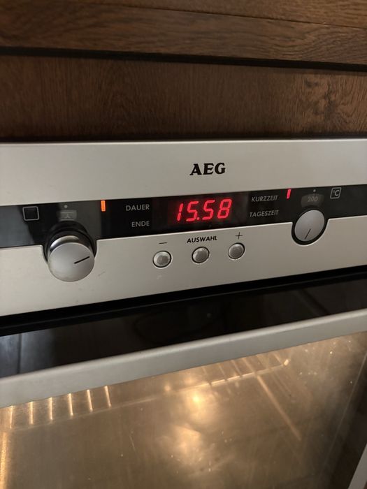 Фурна за вграждане AEG