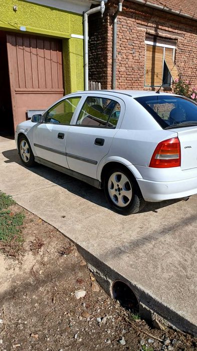 Vand opel astra G 2001 cu motor cu probleme