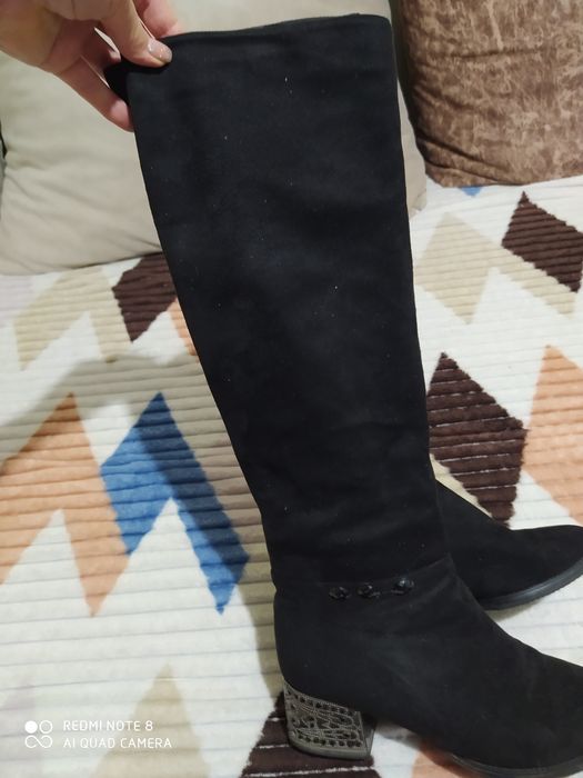 Продам замшевые сапоги