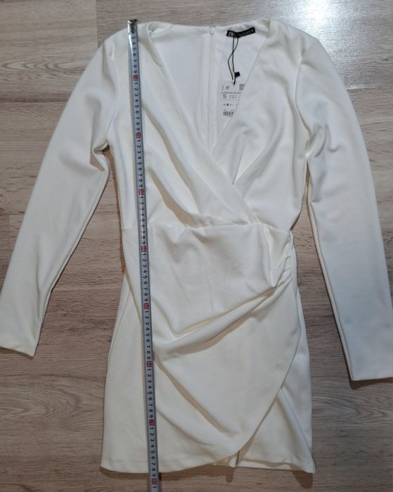 Rochie albă elegantă cu drapaj - ZARA Mărimea S