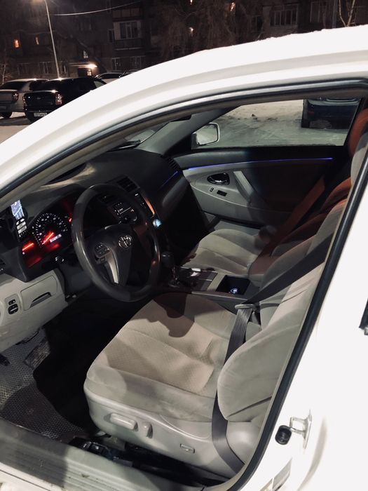 Машина Toyota Camry 40