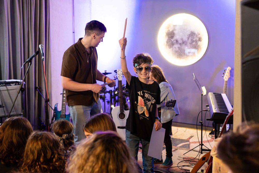 Lecții de chitară (acustică/electrică/bas) - Progresează rapid!