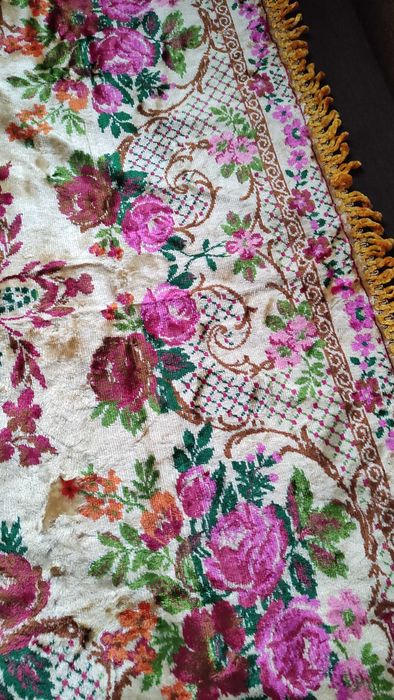 Страхотна кадифена покривка за маса ярки цветове