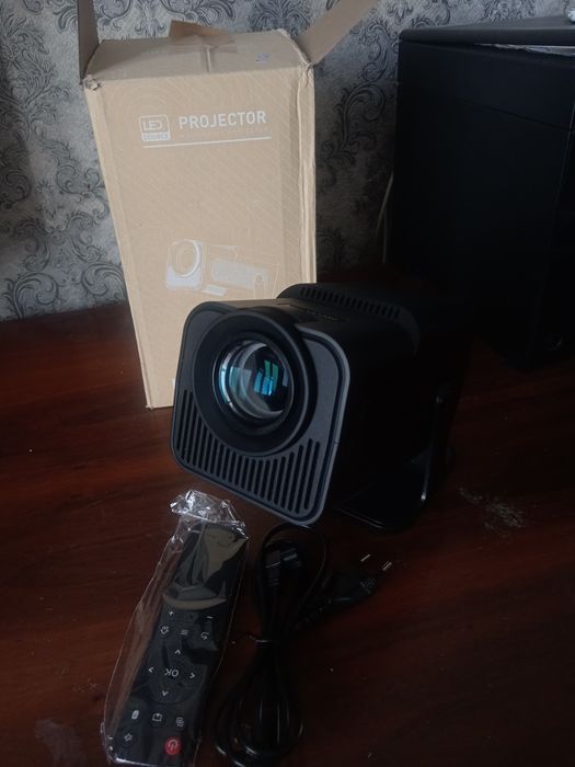 LED SOURCE Smart PROJECTOR multimedia projector