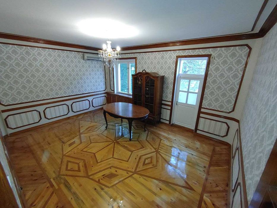 Шикарная Аккуратная своя в центре города ! Прекрасная локация! 5\3\16!