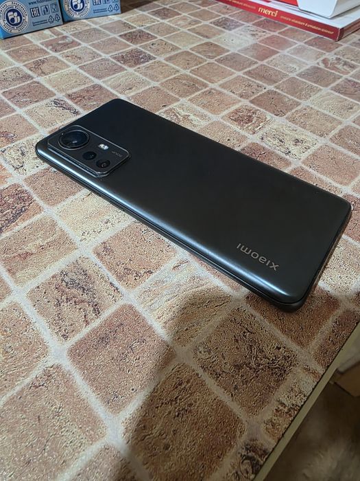 Продам xiaomi 12