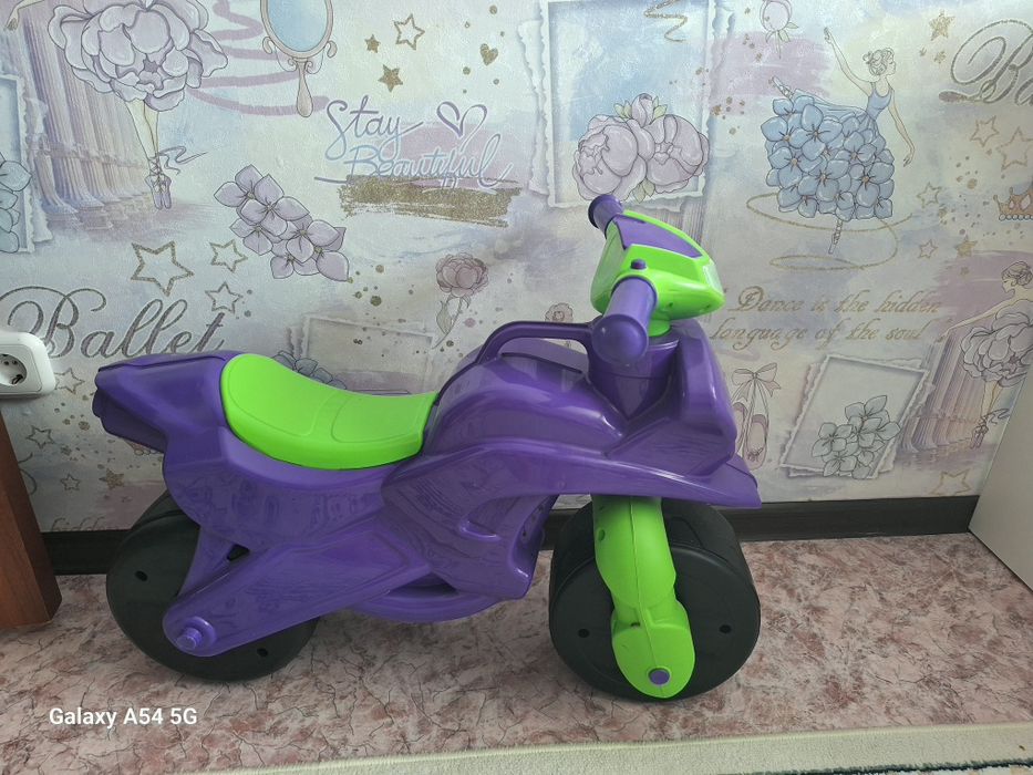 Продается игрушечный мотоцикл
