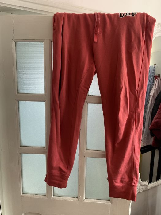 Gap pantaloni lungi