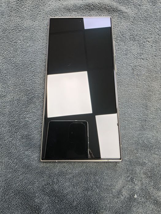 Продаю свой телефон Samsung s24 ultra 12/256