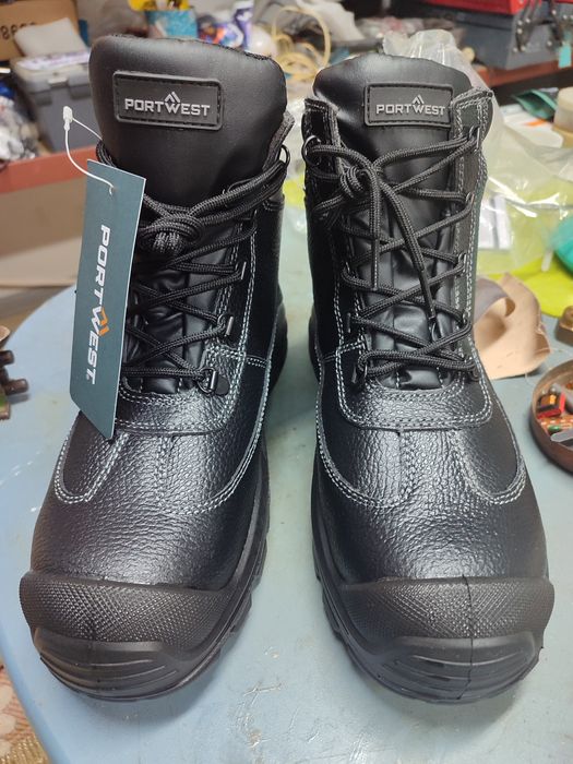 Продам рабочие спец ботинки