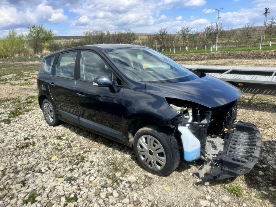 Dezmembrez Renault Scenic 14 tce