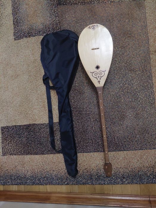 Домбыра для левшей