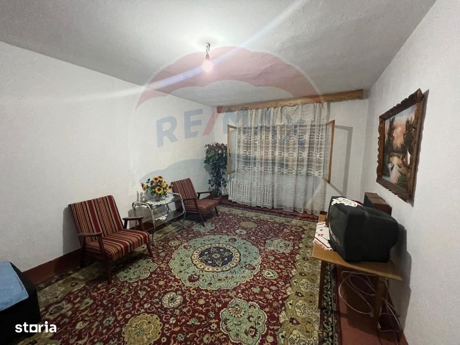 Apartament cu 4 camere de vânzare în zona Sud-Est