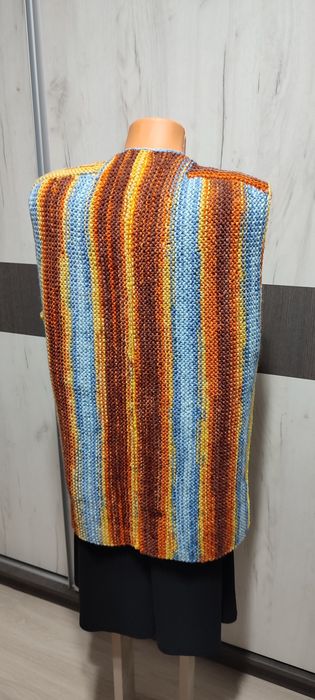 Vestă damă,tricotat manual in formă geometric.