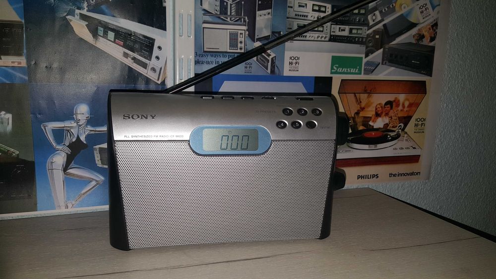 Radio digital Sony ICF M600 (Tuner digital cu sinteză PLL )