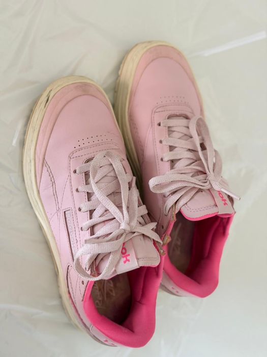 Продам кроссовки женские