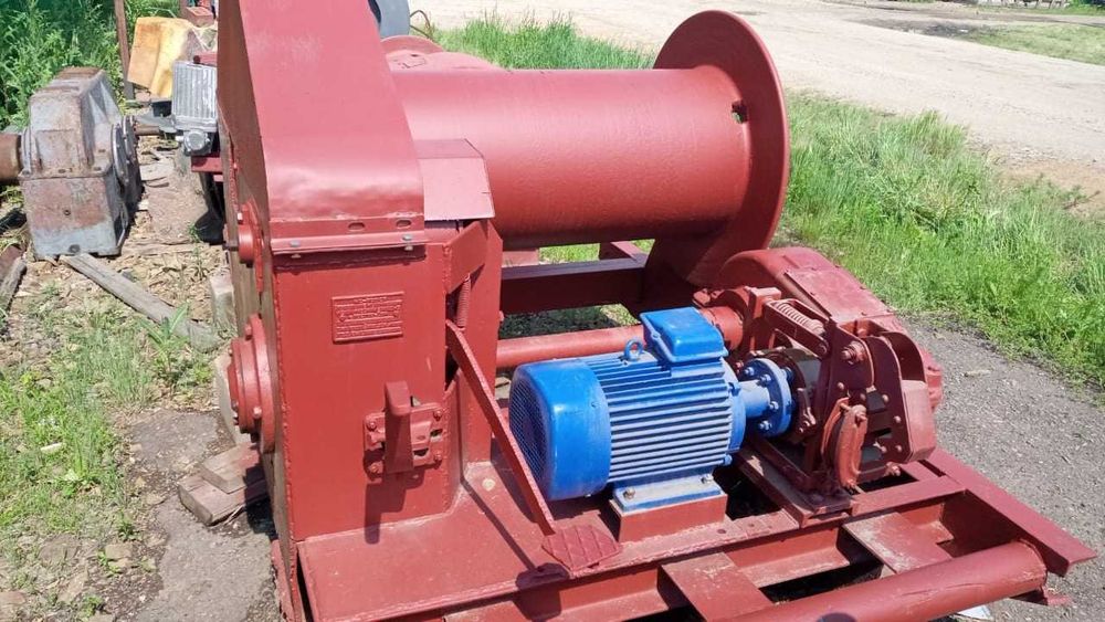 Продам тяговую Лебедка