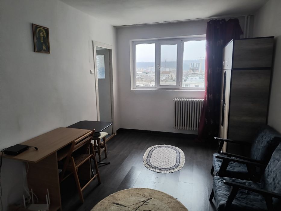 Închiriez garsoniera