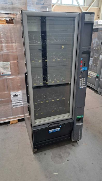 Хладилен Aвтомат за пакетирани стоки Зануси/Некта Снаки/Necta Snakky