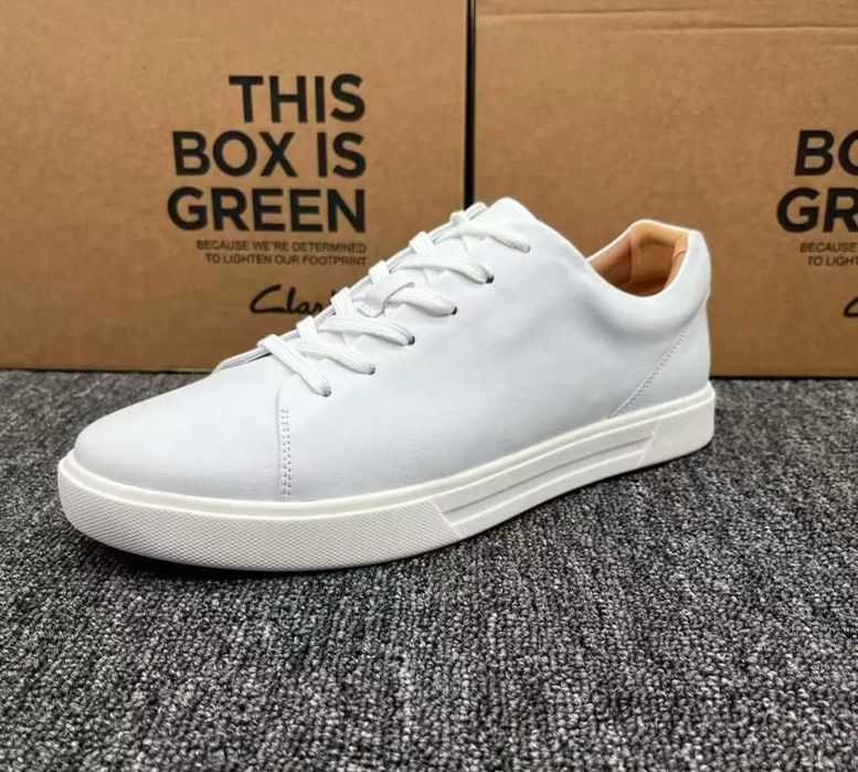 Белые кроссовки Clarks