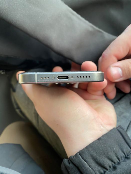 Продам Iphone 15 pro