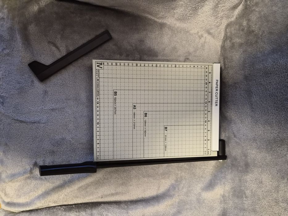 Ghilotină / Cutter pentru hârtie A4 – Paper Cutter