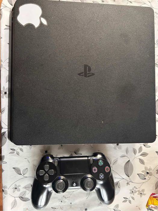 Ps4 slim 1 TB идва с пет игри