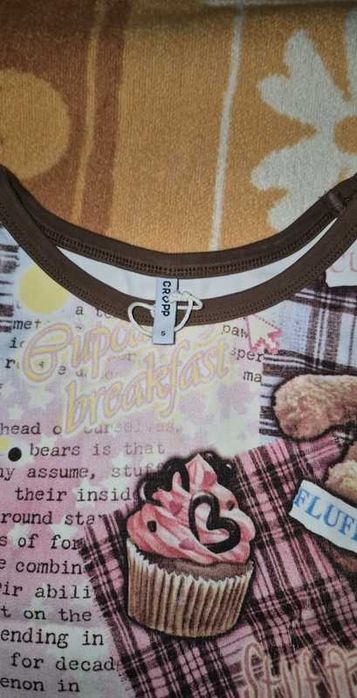 Top Cropp imprimeu cupcake and teddy bear