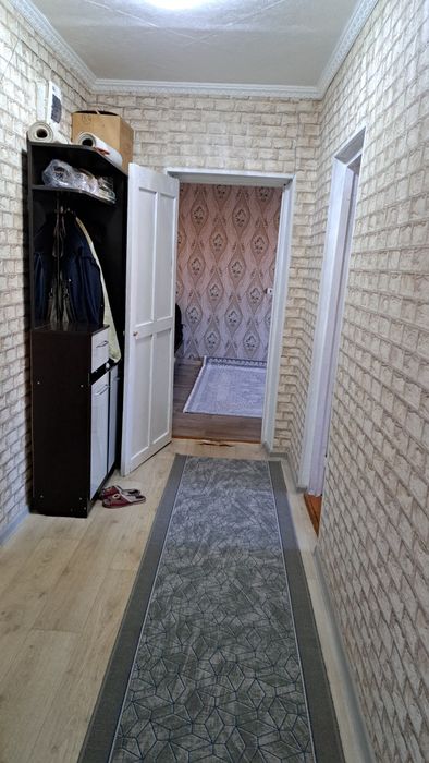 Продам 2 комнатную квартиру .