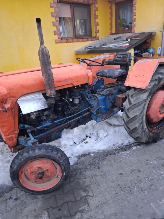 Vand tractor 3 pistoane