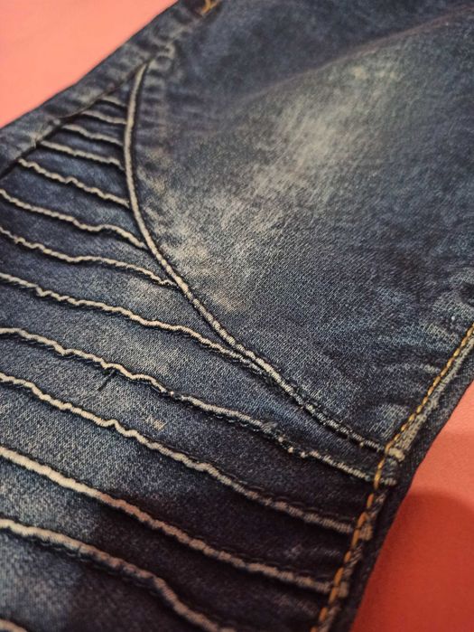 Продавам детски дълги сини дънки размер 134 см.