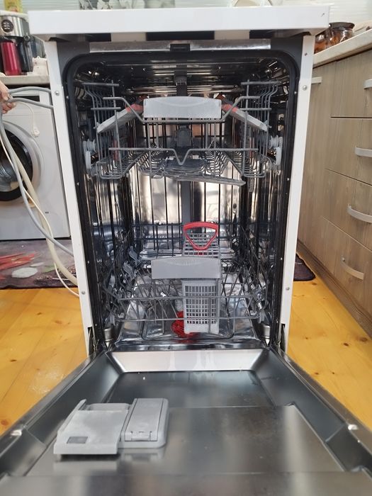 Съдомиялта Sharp Qw-s22f472w