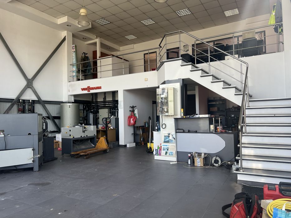 Hala Showroom+Service Raureni 4 benzi 300mp plus curte betonata