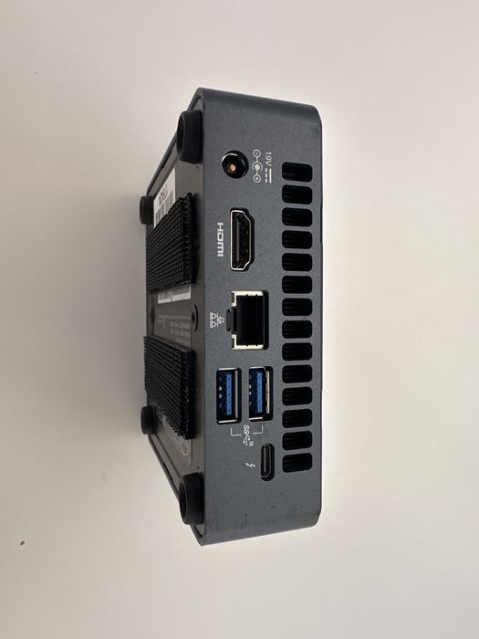 Intel NUC Mini PC i5-10210U 16GB DDR4 SSD NVMe 256GB Win 11 Pro