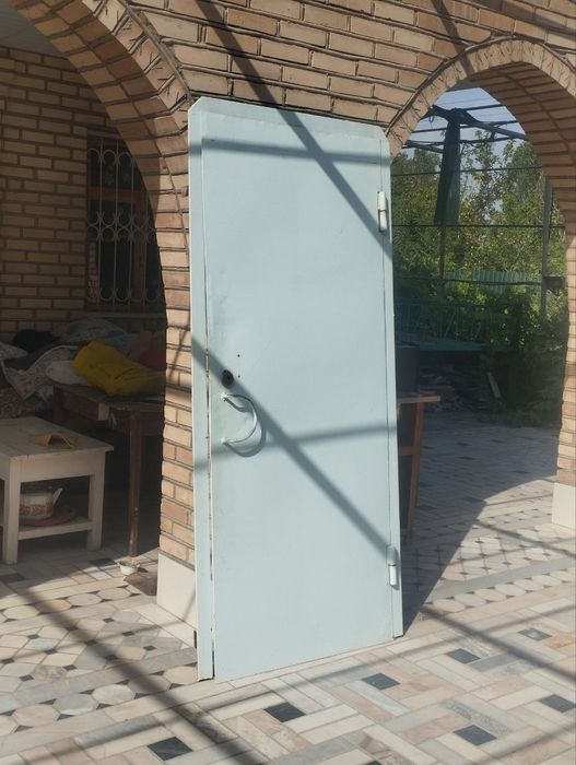 Продам железную дверь. Размеры на фото.