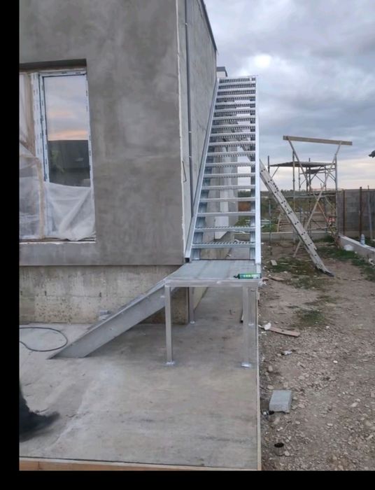 Văns scară la comandă