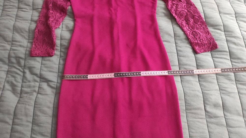 Rochie cu mâneci din dantela