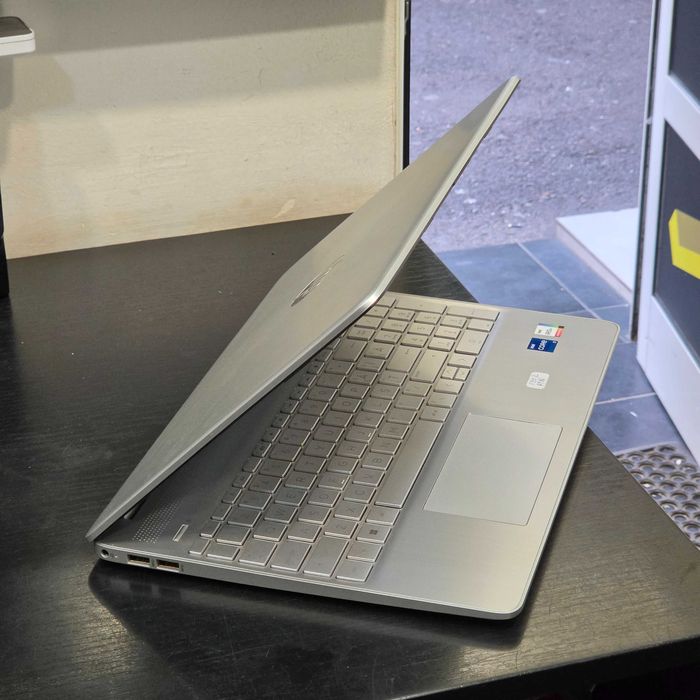 Hope Amanet P8 HP 15S i7 Gen 11 8 GB Ram SSD 512 Gb