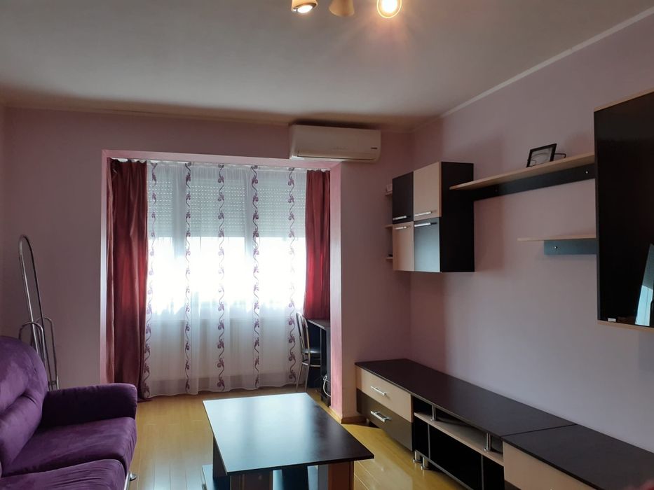 Închiriez apartament!