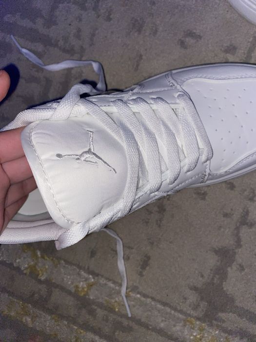 кроссовки белые