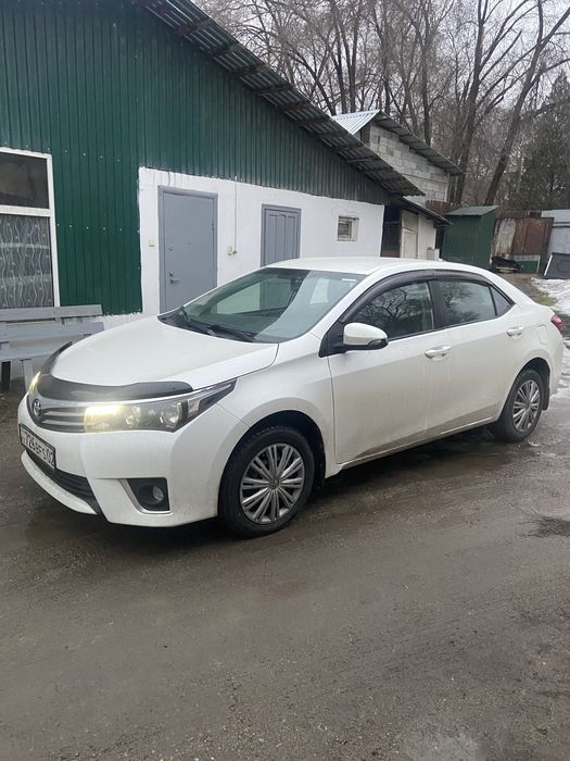 Продам машину toyota corolla
