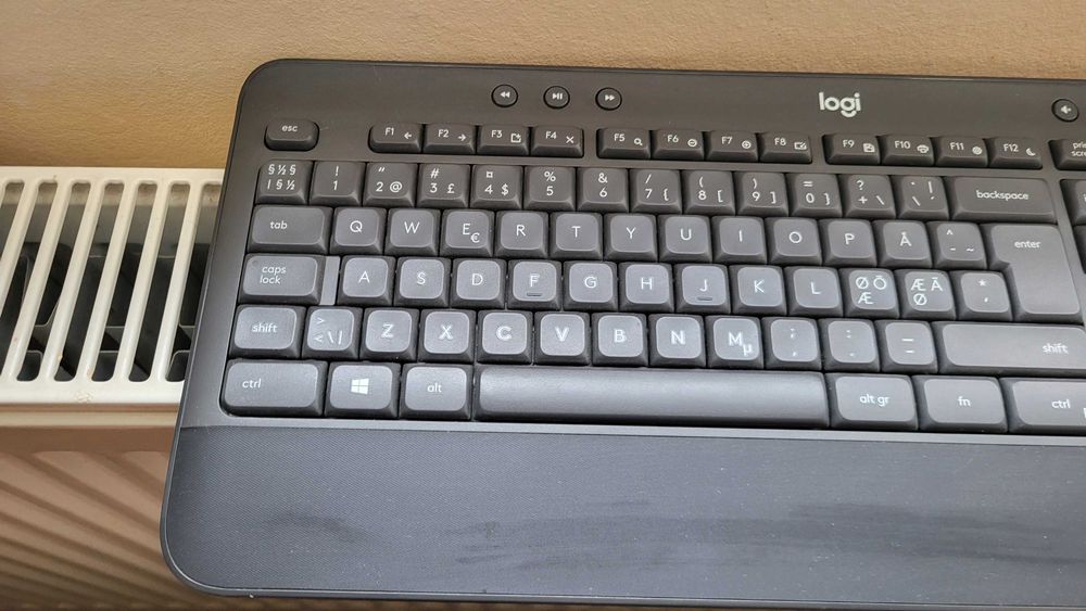 Logitech tastatura K545 ADVANCED Wireless Keyboard fuctuionala  50 lei
